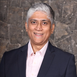 Portrait of Hitesh Shenoy, Vice President Food and Pharmaceutical Packaging at Packfora